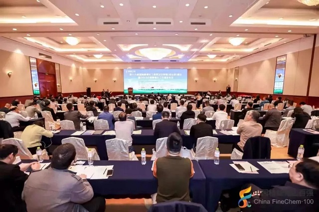 动漫服装设计图亚洲国产精品久久久久日本竹山梨，创意无限，打破次元壁的时尚艺术